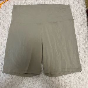 Aritzia tna biker shorts
